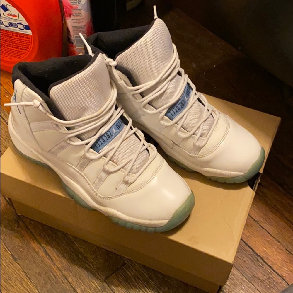 Columbia 11s. 2014 release. Size 7